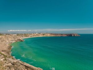 Young woman dies after falling from Sagres cliff