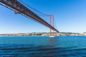 Train services resume after Lisbon bridge ‘invasion’