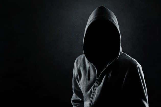 hooded-sweatshirt-robber1.jpg