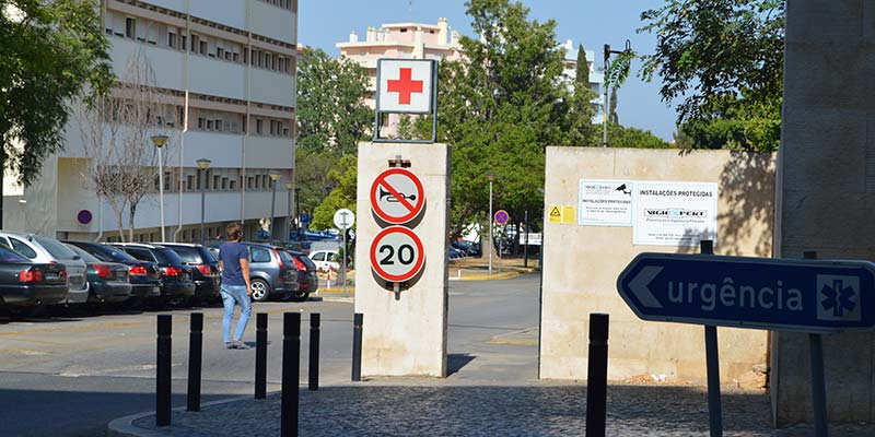 Inquiry into death of newborn after mother is transferred to Lisbon due to lack of incubators in Faro