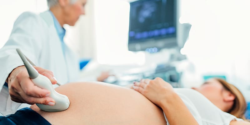 Pregnant woman in the obstetrics unit at the Gambelas 2021 hospital doing an ultrasound