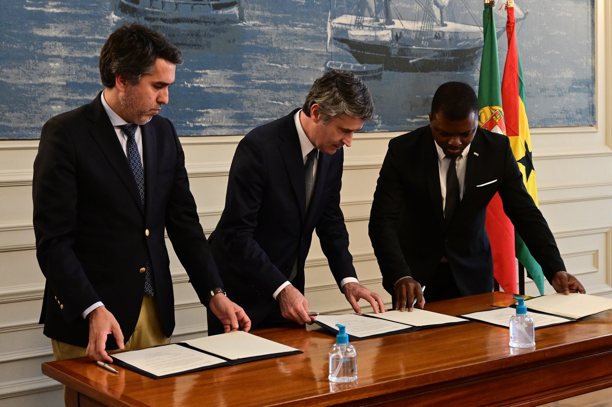 Portugal signed an agreement with São Tomé e Princípe during the last Socialist government to support the prevention and combat of crime. Image: Lusa|Foreign affairs ministry admits “surprise and apprehension” over São Tomé military agreement with Russia