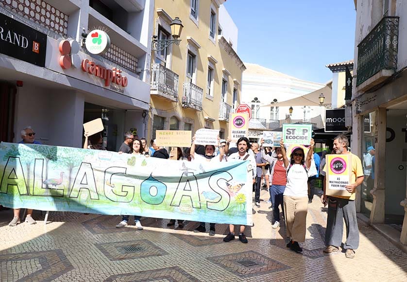 Citizens protest in Faro against Alagoas Brancas destruction|Citizens protest in Faro against Alagoas Brancas destruction|Citizens protest in Faro against Alagoas Brancas destruction|Citizens protest in Faro against Alagoas Brancas destruction