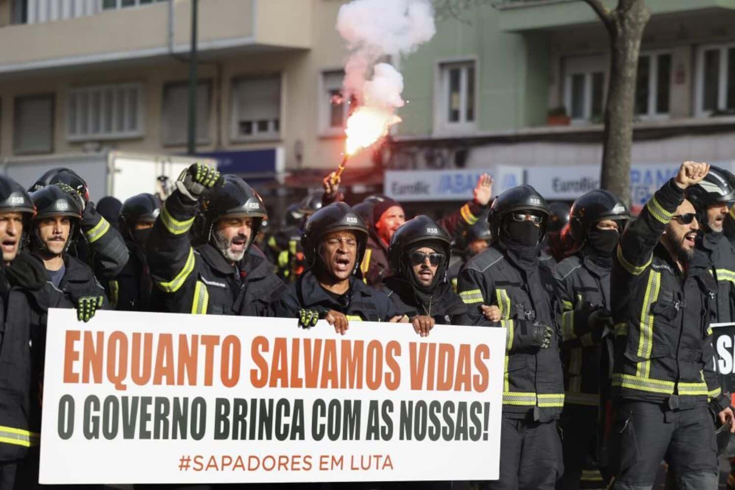 Union leader accuses government of using protest as pretext to break off negotiations