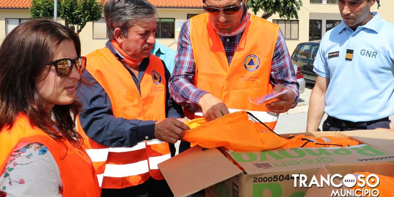 Inflammable snoods and reflective jackets included in Civil Protection ‘safety kits’: firefighters demand ‘rigorous inquiry’