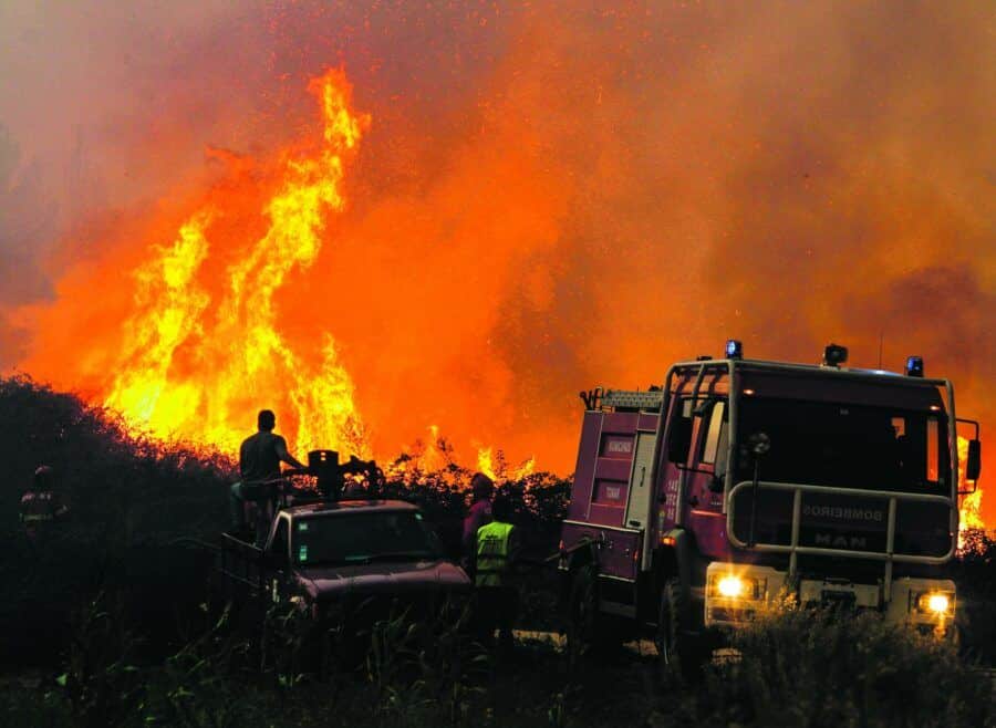 Major fire in Alcabideche complicated by high winds