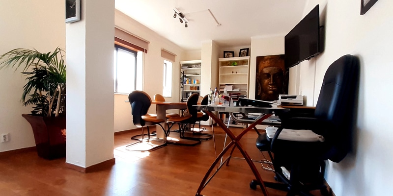 Partial view of interreal office's interior