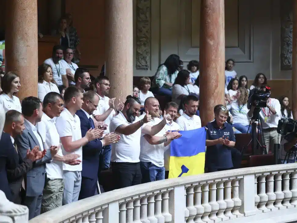 Ukraine’s war wounded applauded by government and MPs (except PCP communists)