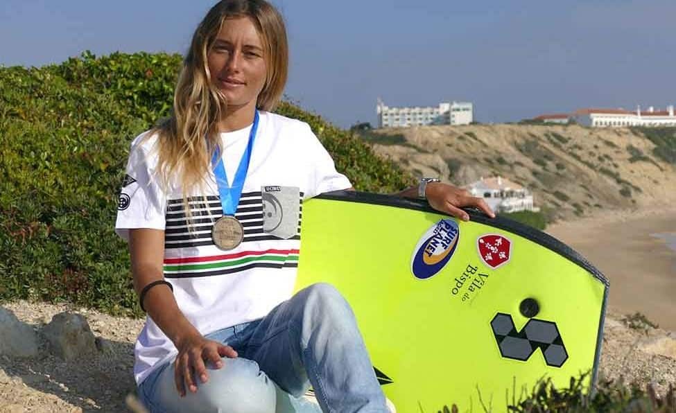 Bodyboard champion organises beach clean-up in Vila do Bispo
