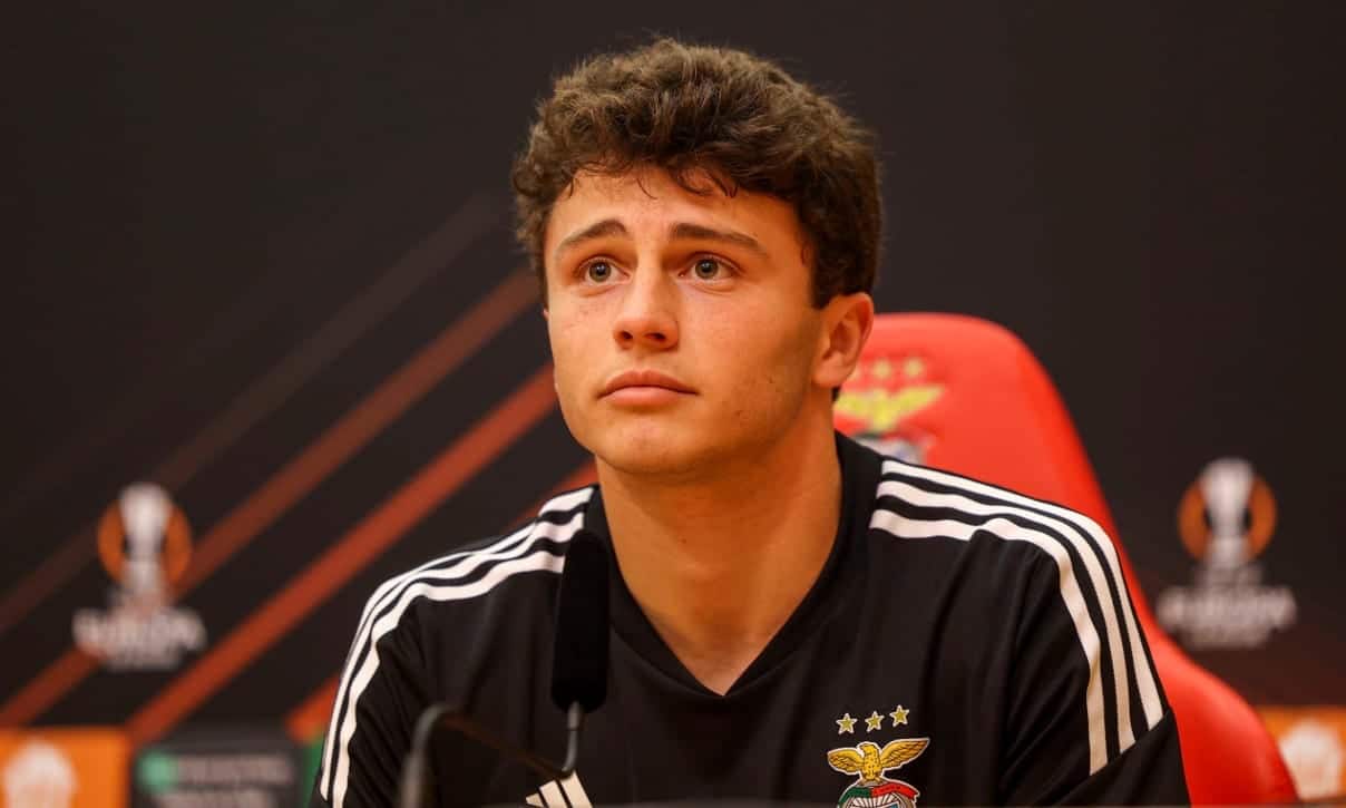 Outpouring of support as Algarve footballer João Neves loses mother to cancer