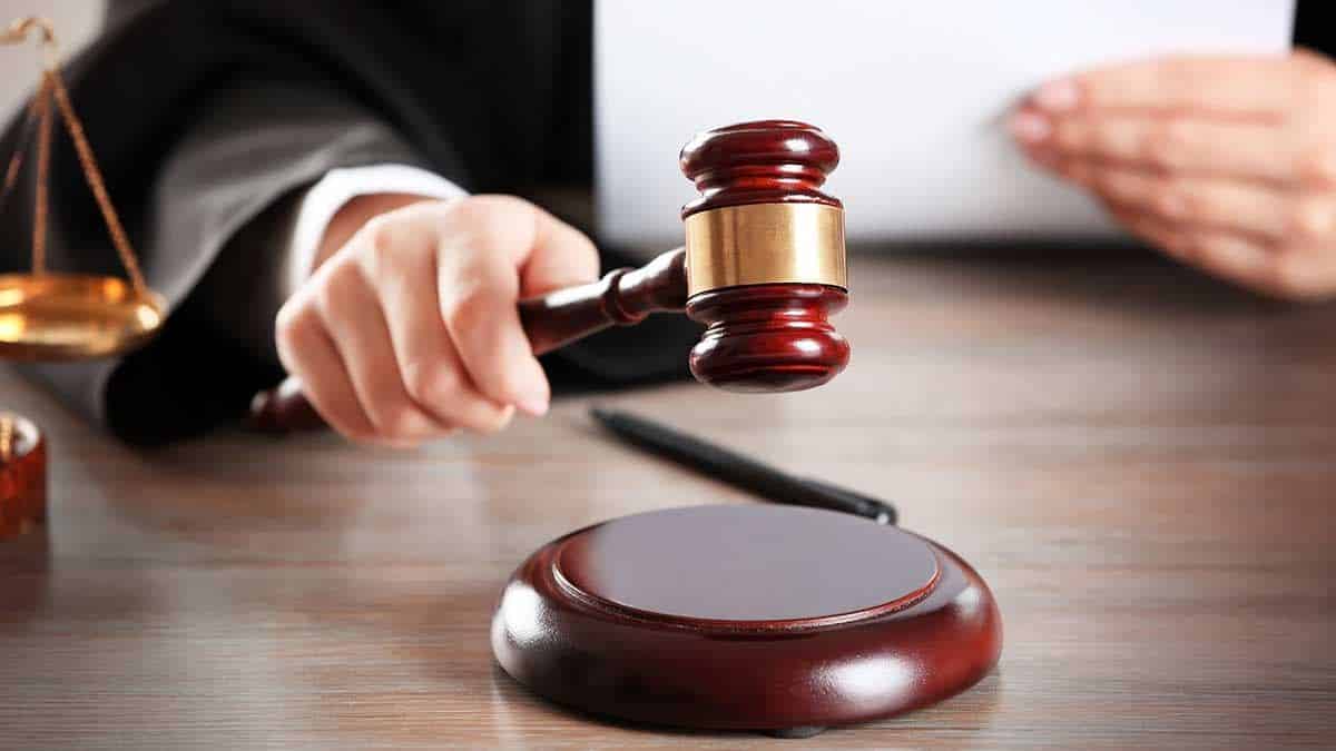 judge_banging_gavel.jpg
