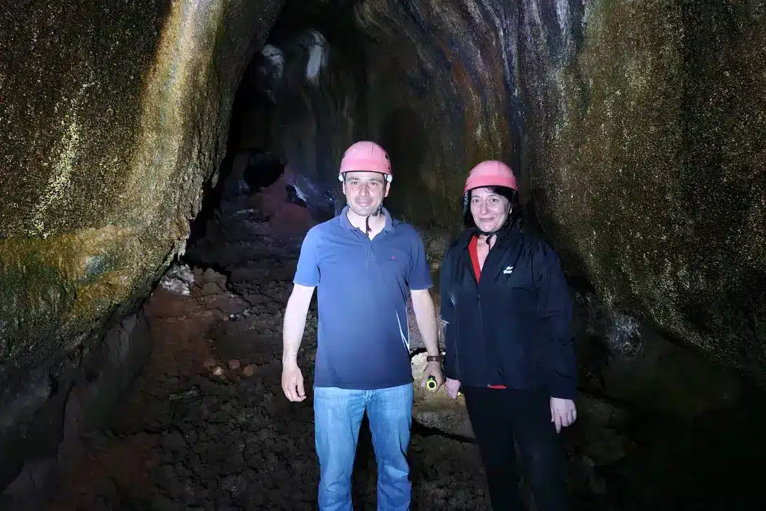 Image from Azores government, showing Alonso Miguel in the company of Ana Rodrigues in the new discovery for the archipelago