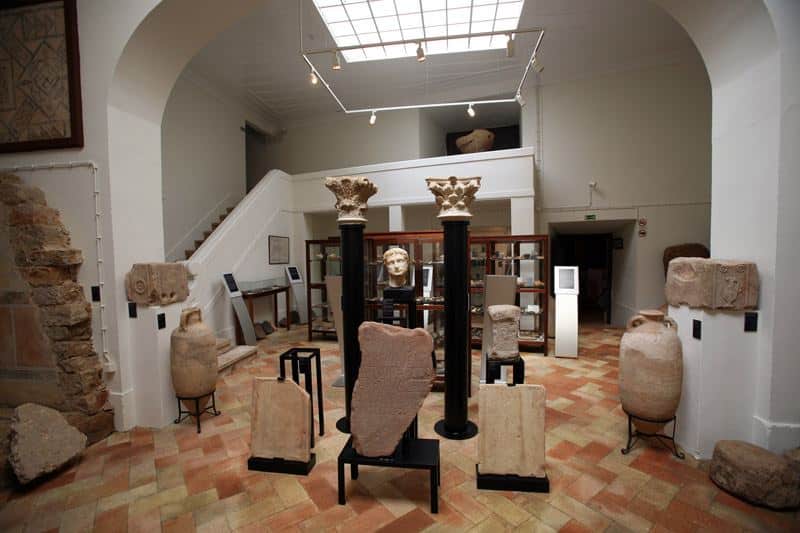 lagos_museum_archaeology_room.jpg