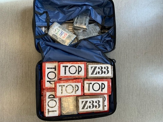 PJ police seize 500,000 doses of cocaine, arrest four, at Lisbon airport