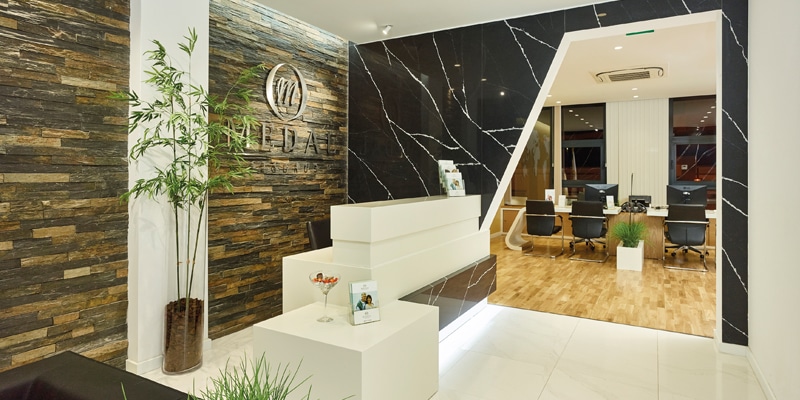 Photo of the reception at Medal's office in Portimão|Photo of Medal's logo on a wall of their office in Portimão.