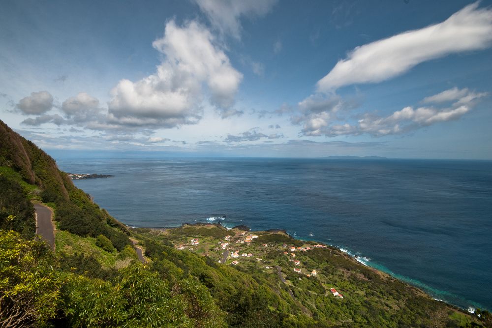 https://www.visitazores.com/explorar/faja-da-ribeira-dareia
