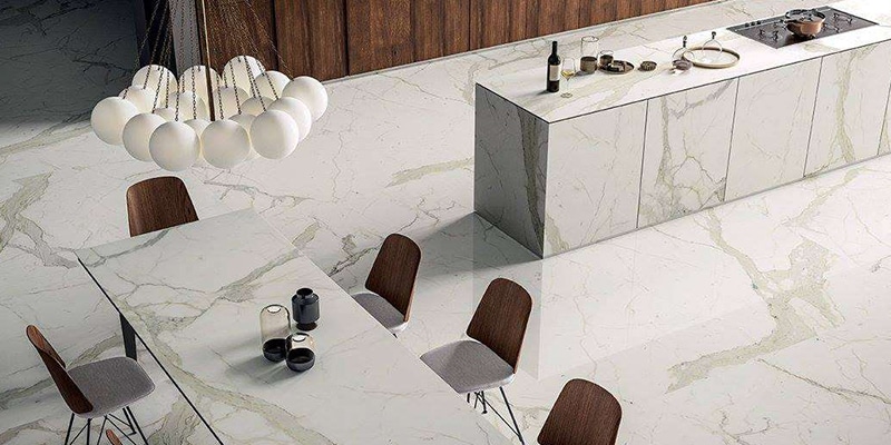 Parcial photo of a kitchen made of marble as sold by Modelstone|Parcial photo of a kitchen with natural stones as sold by Modelstone