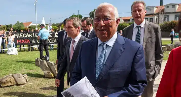 Wherever Portugal's PM goes, and however broadly he smiles, protests and contention are never too far behind. Image in Aveiro today: Paulo Novais/ Lusa