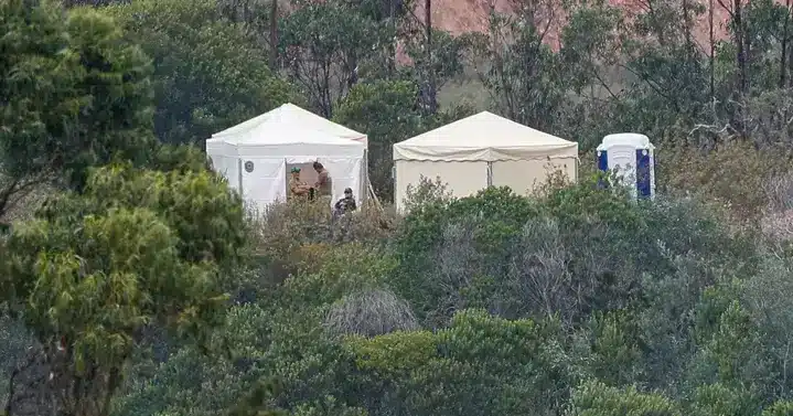 Journalists and photographers have been kept well back from police activity at the dam. Lusa's Luís Forra has managed to capture images of two forensic tents and what looks like a portaloo