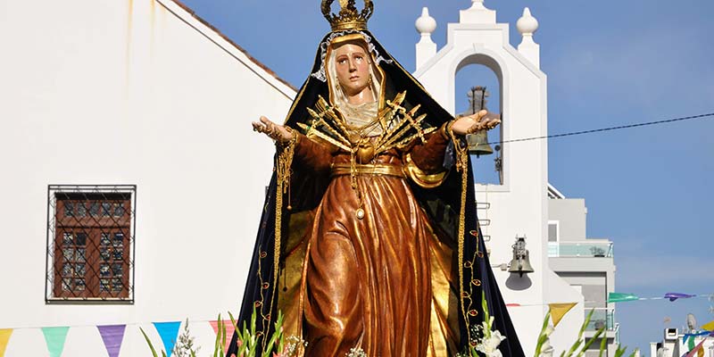 Monte Gordo honours patron saint with beach procession