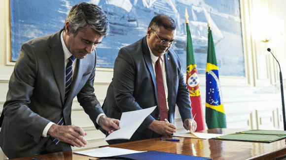 Last night's signing, with Portugal's minister for interior administration in foreground. Image: Lusa