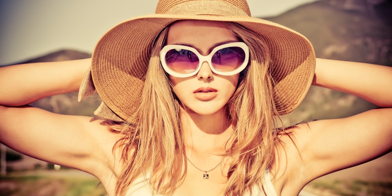 woman with sunglasses to ensure her eyes' health