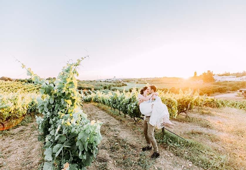 outdoor-wedding-venue-vineyard-algarve-quinta-dos-vales|accommodation-algarve-resort-vineyard|algarve-destination-weddings-vineyard-venue|portugal-algarve-wedding-venue|banner-artigos-portugal-resident