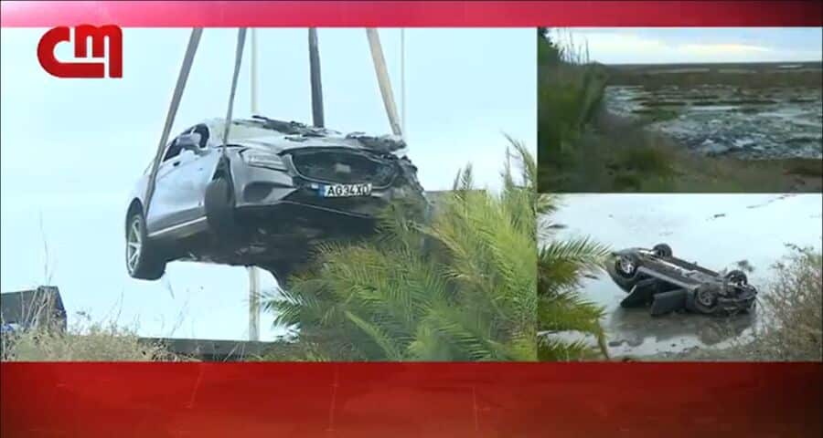 Overturned car found abandoned in Faro salt pan