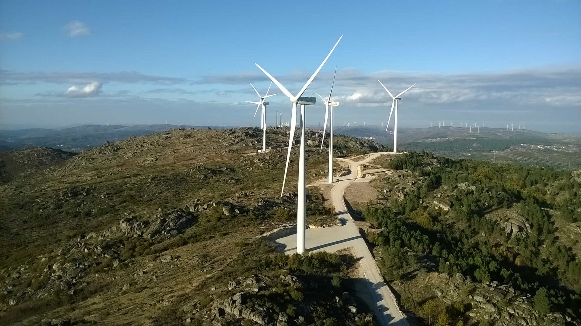 parque_eolico_pisco_2.jpg