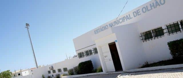 pintura-estadio-municipal-de-olhao-01.jpg