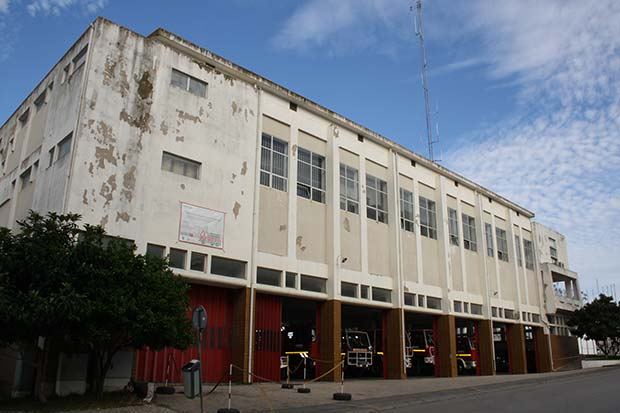 portimao-fire-station-bombeiros-by-michael-bruxo-3.jpg