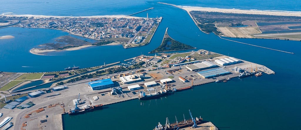 An aerial view of Aveiro port|Image of boat in question, uploaded onto facebook by AMN (national maritime authority).