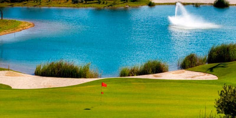 Pink ladies from the hills play golf in Silves