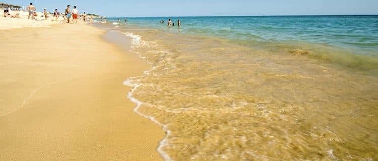 praia-dos-salgados-em-albufeira-interdita-a-banhos.jpg