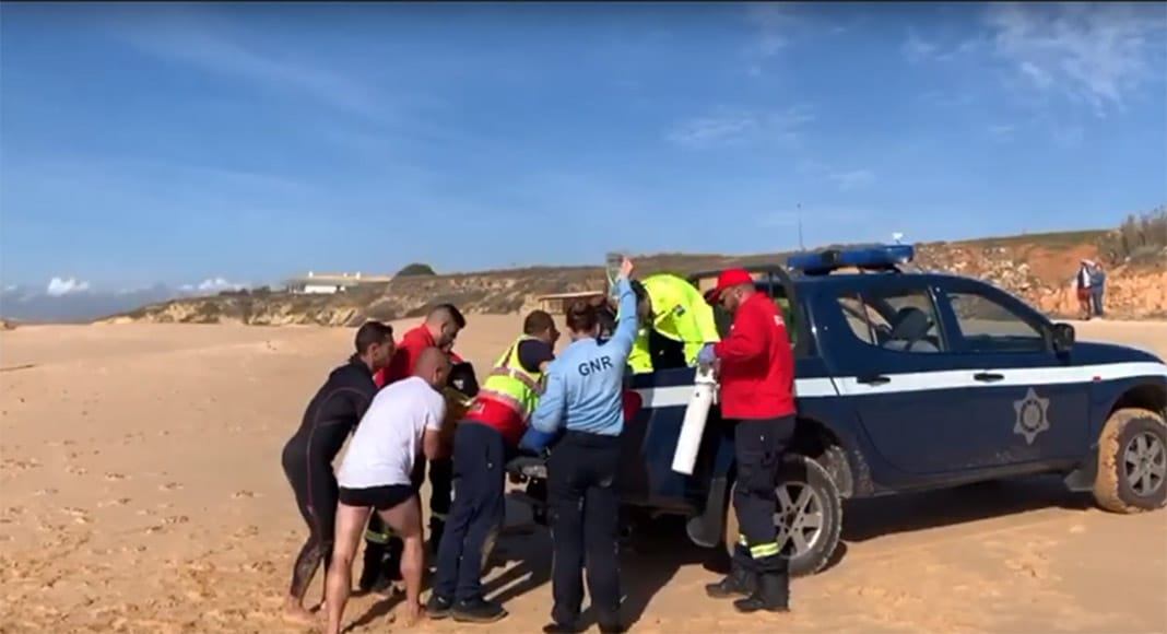 British women saved from drowning by heroic surfers and policewoman in Albufeira