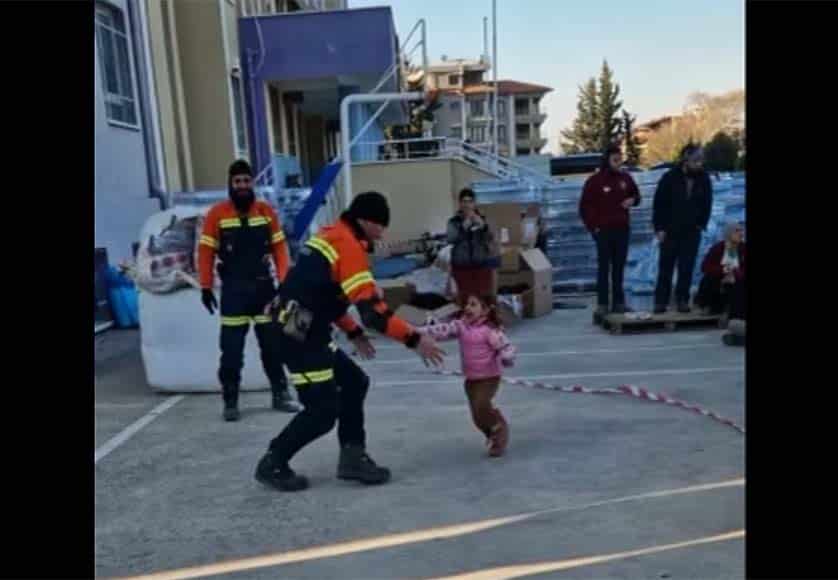Portuguese firefighters in earthquake-ravaged Turkey bring smiles and giggles to little girl