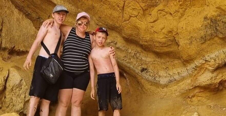 Jayden on left, with mum Rebecca and younger brother Mathew|Jayden