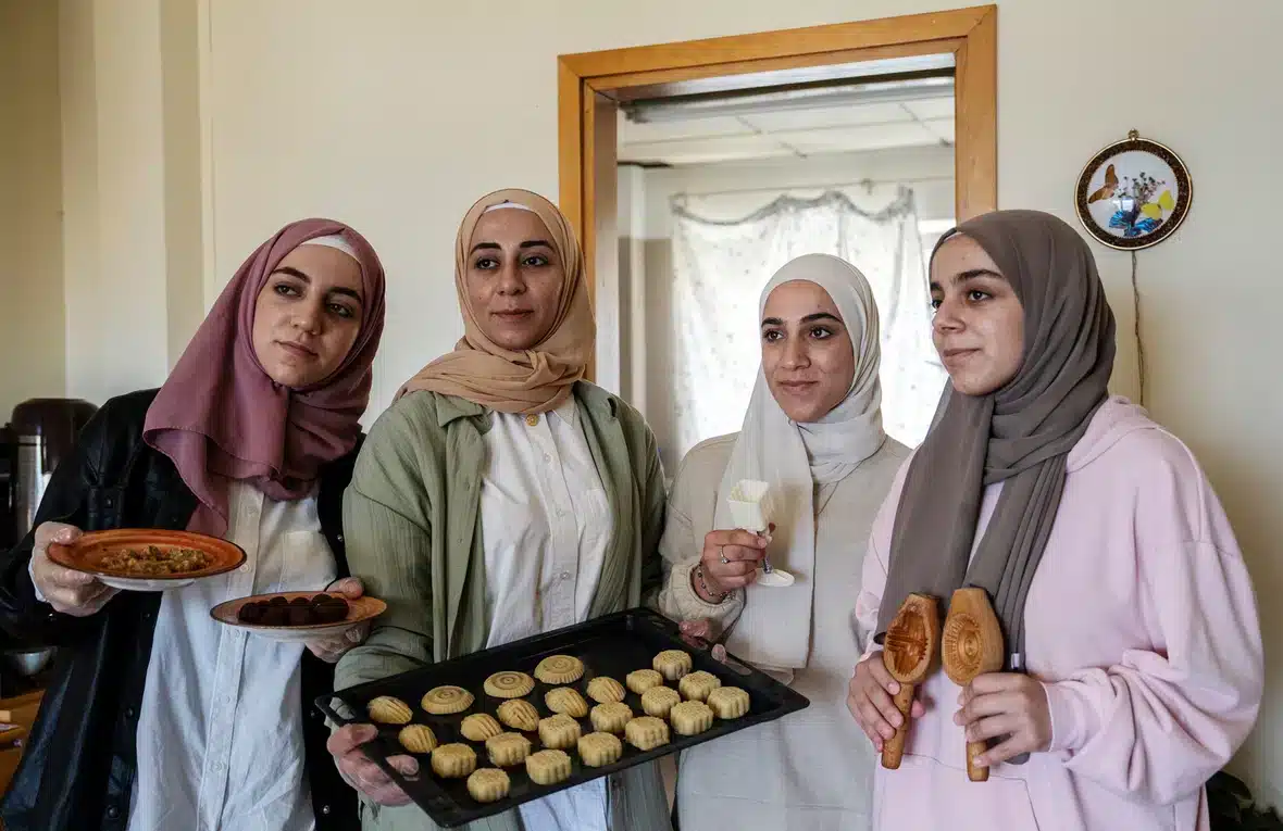 The Syrian Albakkar family has been welcomed by the university town of Covilhã. See https://www.unhcr.org/news/qss/resettled-syrian-refugee-family-thrives-portuguese-college-town