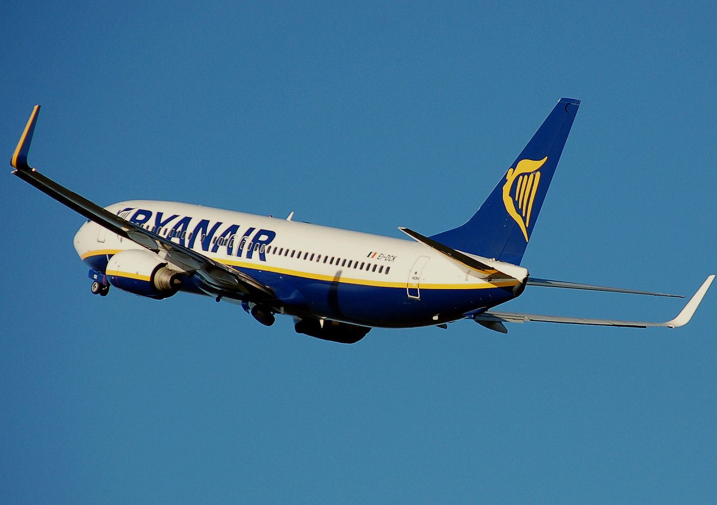 ryanair.b737-800.aftertakeoff.arp_.jpg