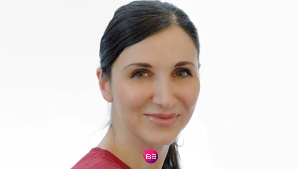 Photo of Dr Shirin Samimi-Fard, a specialist in the new Artificial Daylight PDT (ADL-PDT) treatment for AK and anti-aging approach with the Triple Therapy