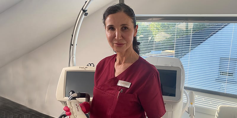 Photo of dermatologist, Dr Shirin Samimi-Fard, specialist in skin that look healthy and refreshed|Photo of dermatologist, Dr Shirin Samimi-Fard on her computer, specialist in skin that look healthy and refreshed