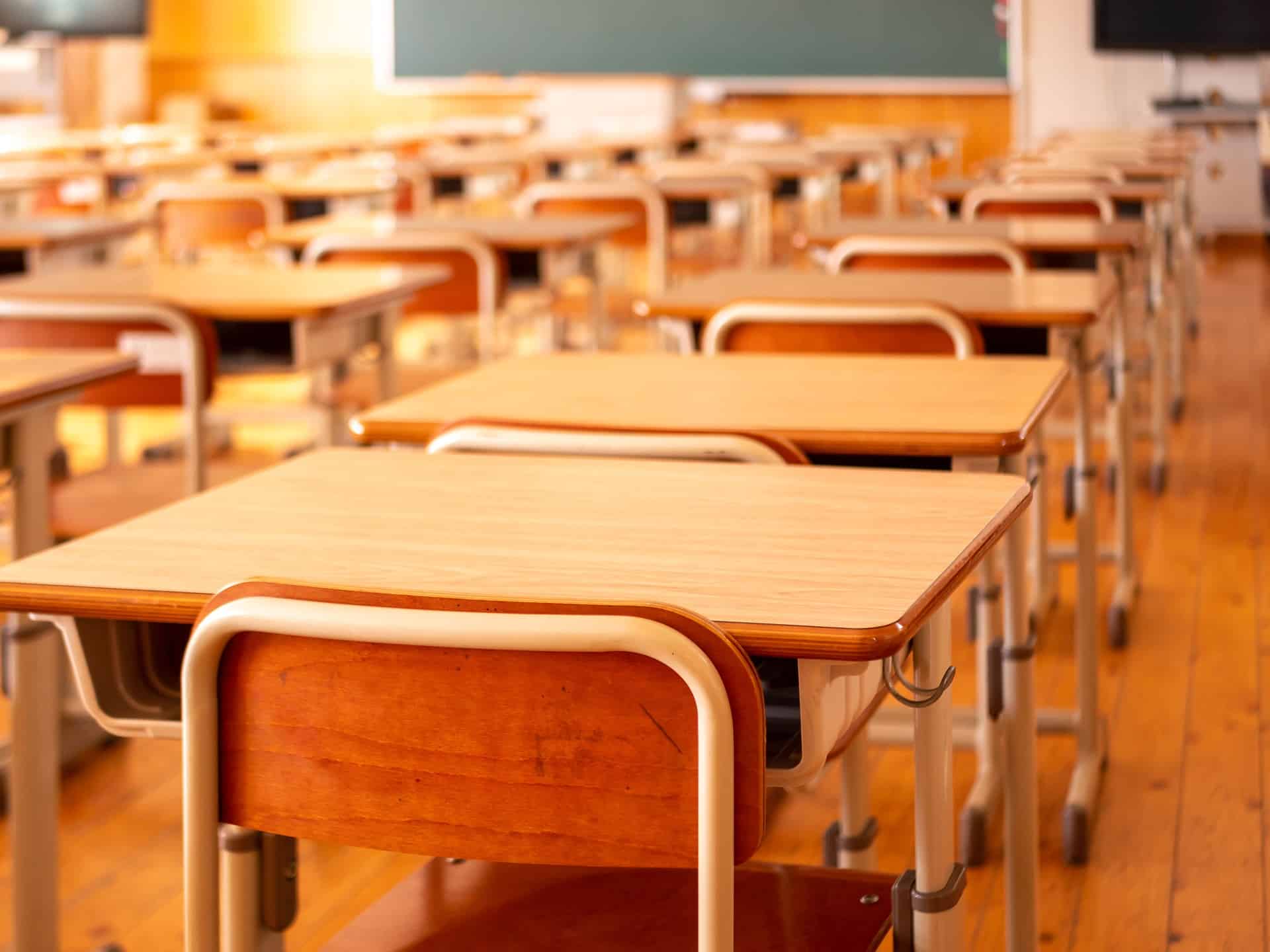 Over 300,000 students without classes for at least three weeks