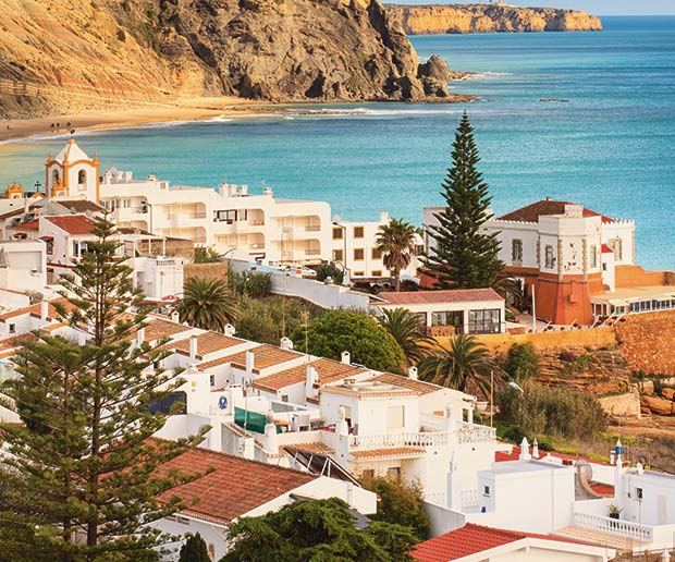 shutterstock_179195570-praia-da-luz.jpg