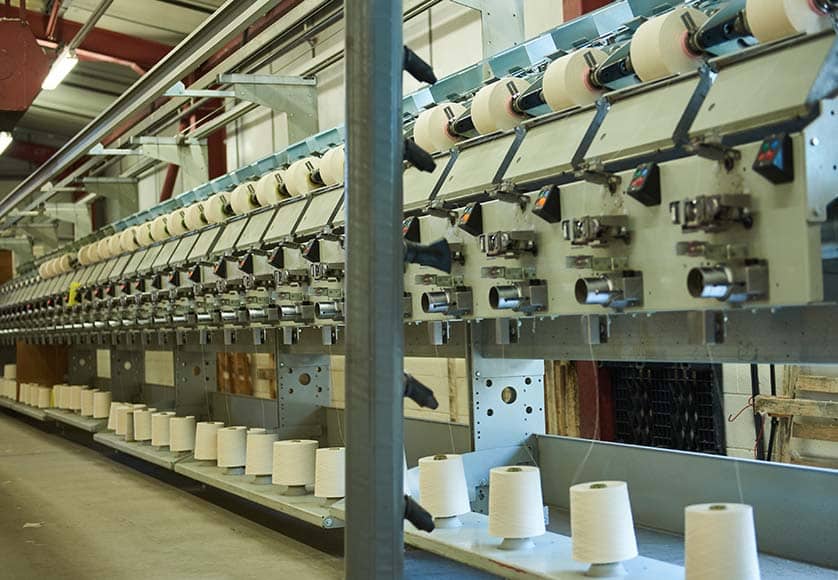 industrial stainless steel metal cotton weaving machines , machine weaving cotton for the fashion and textiles industry. Yarn weave traditional textile manufacturing mass production