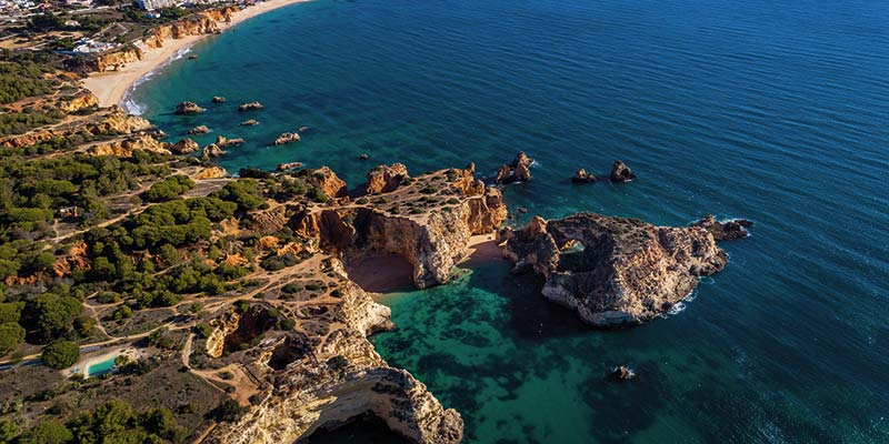 A degree of diversity||Seafront property in Praia da Rocha|The Links at Penina - interior|The Links at Penina - pool view|