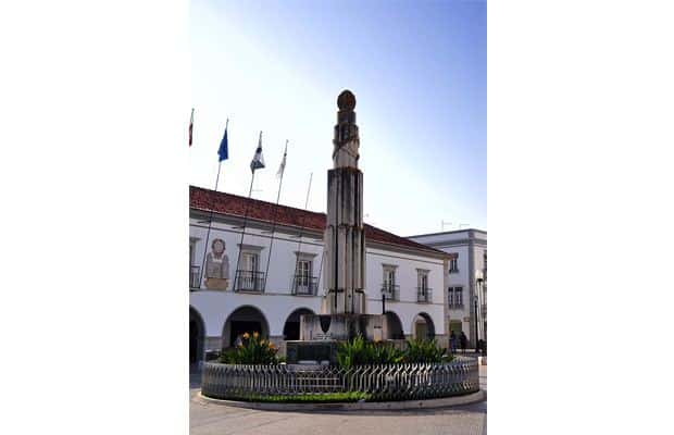 tavira_war_memorial.jpg
