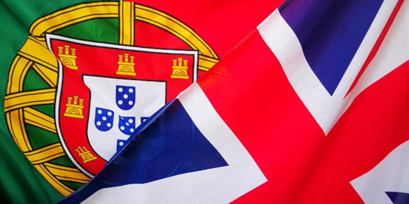 Portuguese flag and UK flag to illustrate the need for a tourist visa, D7 visa or golden visa for UK national that want to live in the Algarve post-brexit