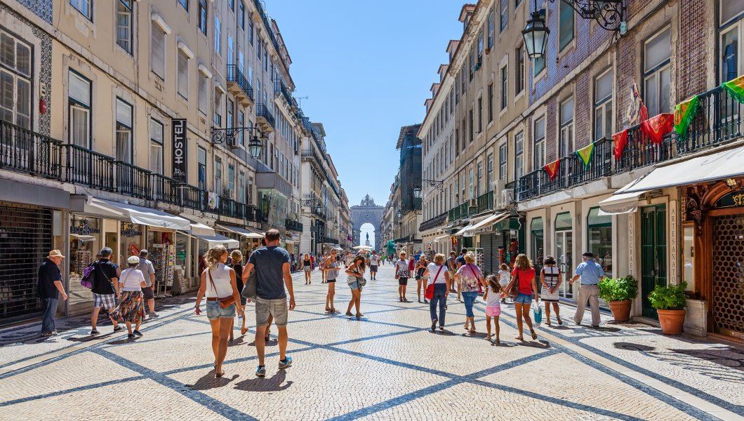 tourists-in-lisbon.jpg
