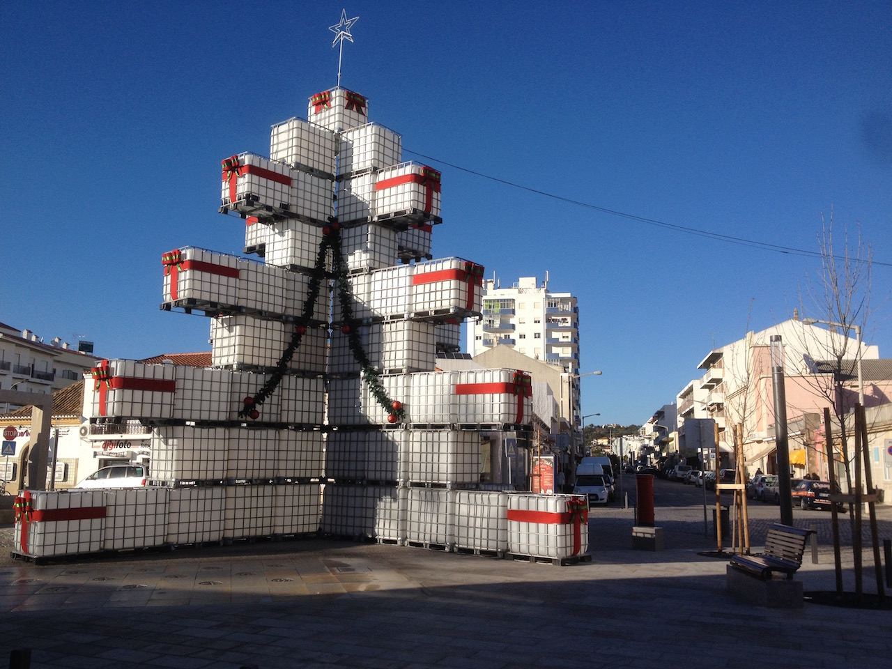 ugliest_christmas_tree_ever_sao_bras_de_alportel.jpg