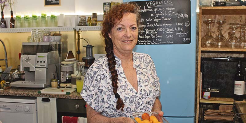 FAVA vegan fair receives stamp of approval from one of Algarve’s earliest vegans